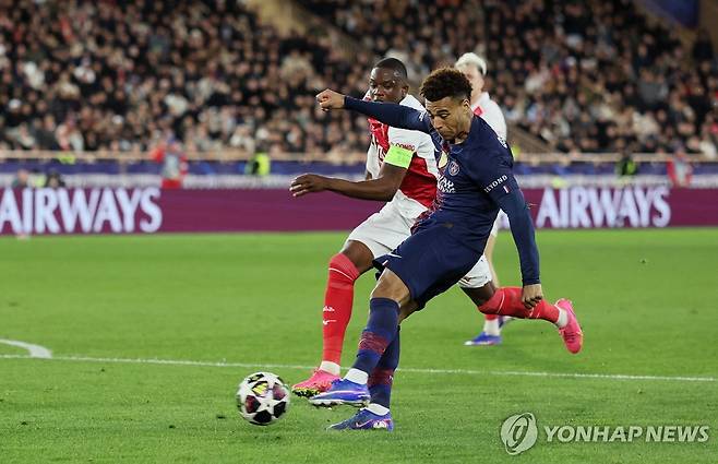 슈팅 날리는 두에 [로이터=연합뉴스]