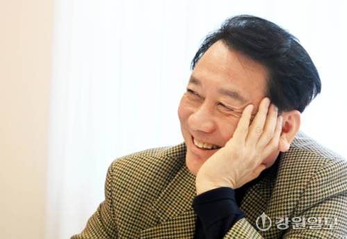 이광재 전 지사가 11일 서울 종로구에서 취재진을 만나 인터뷰하고 있다. 신세희기자