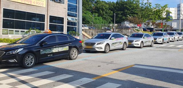 영주의 택시 승강장에 손님을 기다리는 택시가 줄을 서 있다. 매일신문 DB