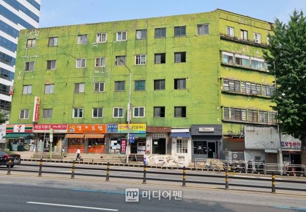 마포로5구역 제2지구 재개발정비사업 내에 자리한 충정아파트./사진=미디어펜 서동영 기자