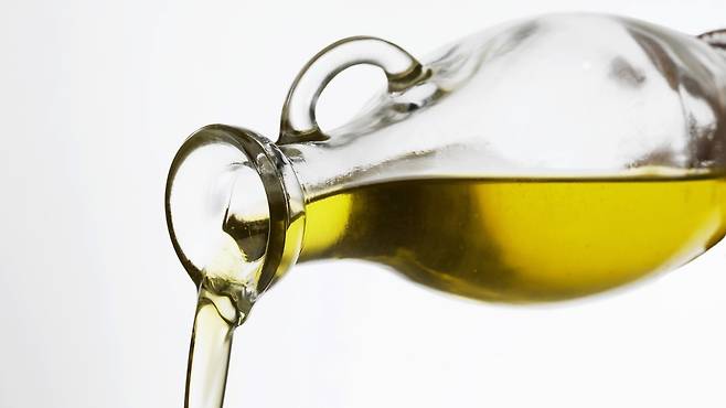 같은 양의 오일이라도 어떤 종류를 선택하느냐에 따라 심혈관 건강에 미치는 영향이 달라진다 | 출처: 클립아트코리아