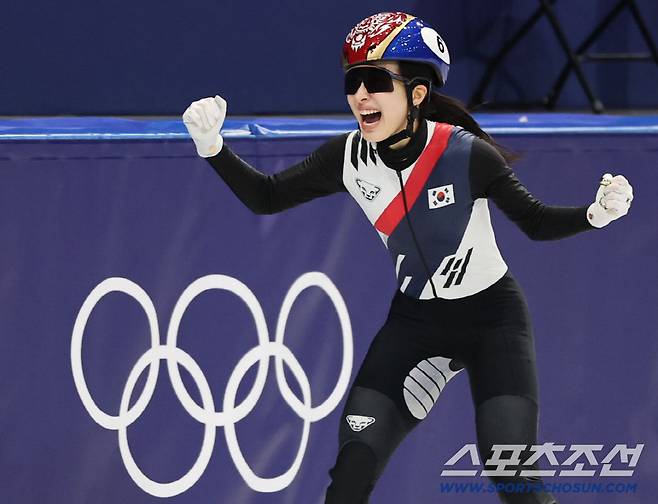 19일(한국시간) 이탈리아 밀라노 스피드스케이팅 아레나에서 열린 밀라노동계올림픽 쇼트트랙 여자 3000m 계주 결승전. 여자 계주 대표팀이 금메달을 차지했다. 결승선 통과 후 환호하는 김길리. 밀라노(이탈리아)=송정헌 기자songs@sportschosun.com/2026.02.19/