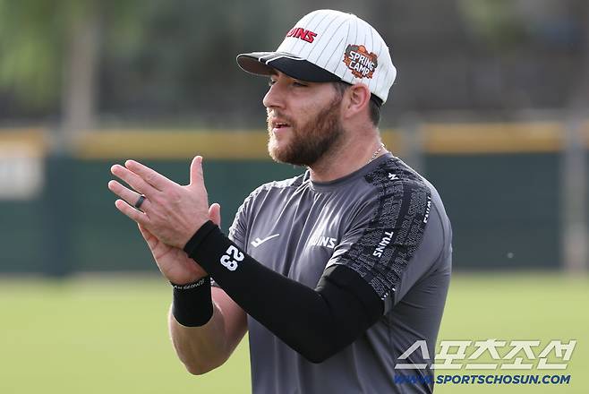 LG 트윈스 오스틴이 미국 애리조나 캠프에서 훈련하고 있다. 사진제공=LG 트윈스