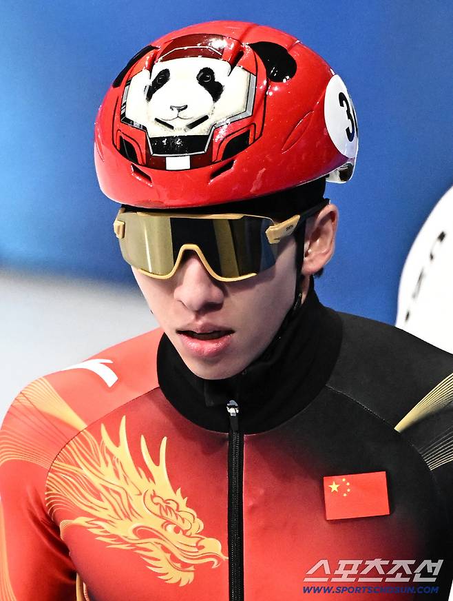 19일(한국시간) 이탈리아 밀라노 스피드스케이팅 아레나에서 열린 밀라노동계올림픽 쇼트트랙 남자 500m 경기. 준준결승전에서 탈락한 린샤오쥔. 밀라노(이탈리아)=송정헌 기자songs@sportschosun.com/2026.02.19/