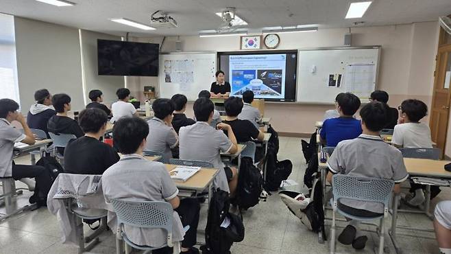 진주시. 경상대 브릿지특강 수업 사진.