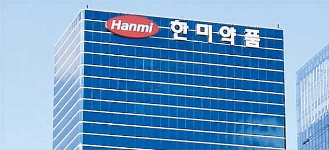 국내 제약사들이 최근 공시한 집계에 따르면, 유한양행(위쪽)이 지난해 2조1866억원으로 매출 1위를 기록했다. 영업이익 기준으로는 한미약품(아래쪽)이 지난해 2577억원으로 가장 많았다./유한양행·한미약품