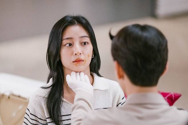 약속이 많은 이들을 위한 다이어트 비법. 드라마 '가우스전자' 스틸컷. 지니TV 제공