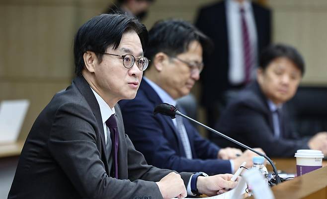 김정관 산업통상부 장관이 13일 서울 종로구 무역보험공사에서 열린 한미 전략적 투자 MOU 이행위원회에서 모두 발언을 하고 있다. 2026.2.13 뉴스1