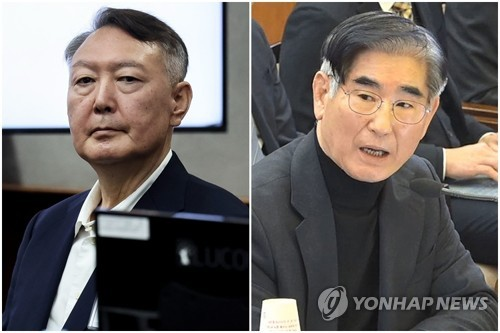 2024년 12·3 비상계엄 선포를 통한 내란행위를 공모한 것으로 법원 판단을 받은 윤석열 전 대통령과 김용현(오른쪽) 전 국방부 장관.[연합뉴스]