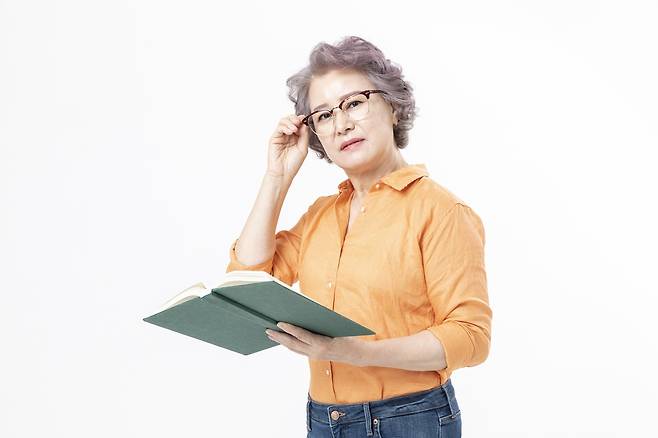 꾸준히 공부하는 사람은 치매 위험이 낮고, 뇌 노화도 더 완만하다는 연구 결과가 나왔다​./사진=클립아트코리아
