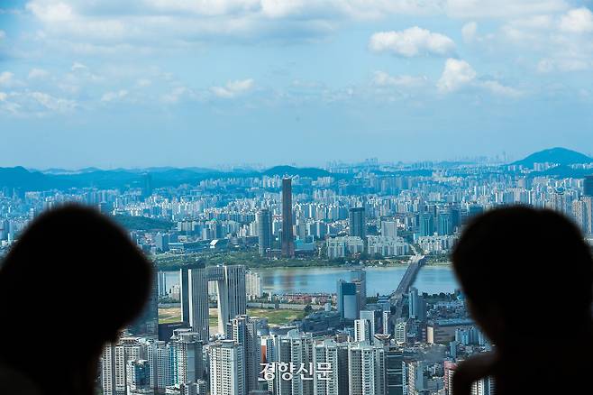 서울 남산에서 바라본 하늘. 정지윤 선임기자