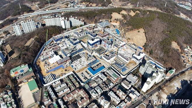 원당1구역은 총 2601세대 공급을 목표로 골조 및 지상층 공사가 진행 중인 모습. 고양시 제공