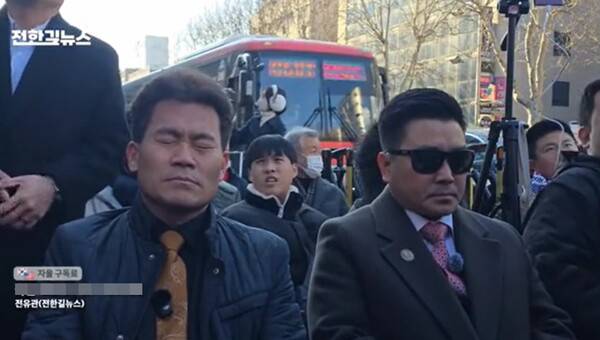 ▲ 19일 오후 유튜브 '전한길뉴스' 갈무리. 현재 생중계 다시보기는 삭제된 상태다.