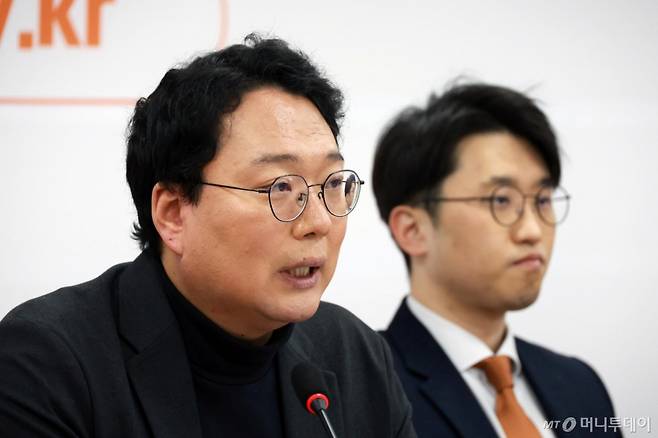 [서울=뉴시스] 고승민 기자 = 천하람 개혁신당 원내대표가 19일 서울 여의도 국회에서 열린 최고위원회의에서 발언하고 있다. 2026.02.19. kkssmm99@newsis.com /사진=고승민