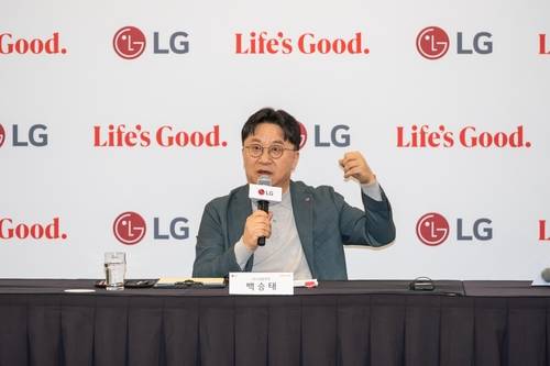 간담회 발언 중인 LG전자 백승태 HS사업본부장 (올랜도=연합뉴스) LG전자의 백승태 HS사업본부장(부사장)이 지난 17일(현지시간) 미국 플로리다주 올랜도에서 열린 북미 최대 주방·욕실 전시회 'KBIS 2026'에서 취재진과 간담회를 열고 발언하고 있다. [LG전자 제공. 재판매 및 DB 금지]