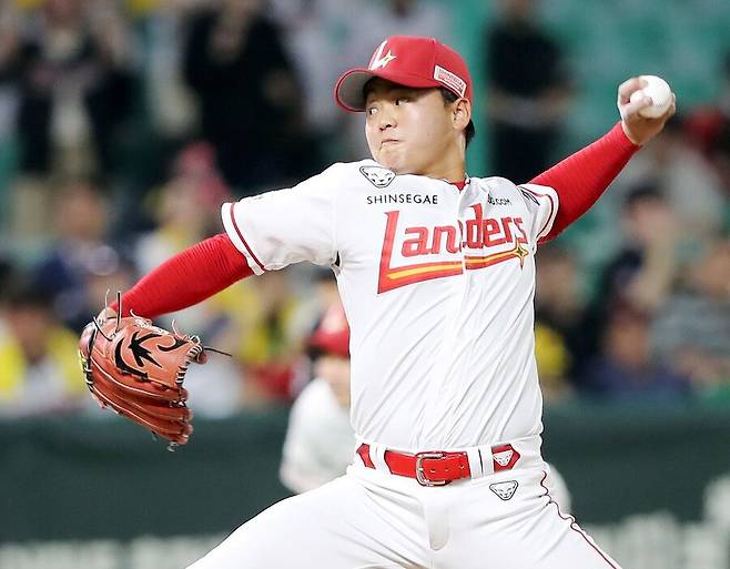 ▲ 군 복무 기간 중 신체 능력은 물론 기술적인 부분까지 업그레이드하며 기대를 모으는 이기순 ⓒSSG랜더스