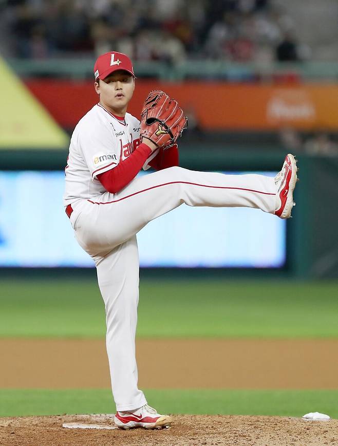 ▲ 팔 스윙을 교정하면서 패스트볼의 위압감이 더 좋아진 이기순은 슬라이더까지 장착하며 1군 정착을 노리고 있다 ⓒSSG랜더스