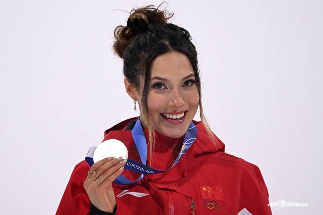 이번 올림픽에서 2번째 은메달을 따낸 구아이링. /AFPBBNews=뉴스1