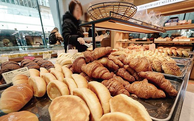 국세청이 수도권 대형 베이커리카페들의 운영실태를 조사한다.[사진｜뉴시스]
