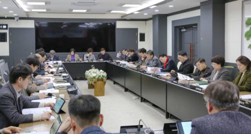 ◇횡성군은 최근 군청 회의실에서 국과소장들이 참석한 가운데 2027년 국도비 확보를 위한