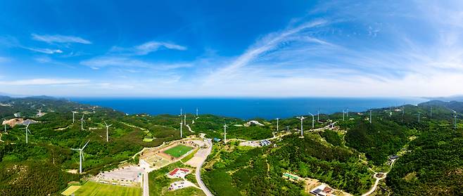 ▲ 한국 최초의 민간풍력단지인 영덕풍력발전단지.