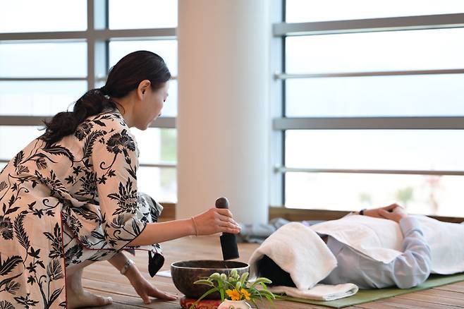 ▲ 영덕웰니스 자연치유센터의 프로그램 진행 모습.