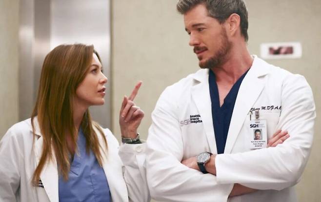 '그레이 아나토미(Grey's Anatomy)'로 널리 알려진 배우 에릭 데인(오른쪽)이 근위축성측삭경화증(ALS) 투병 끝에 53세로 사망했다. 사진=그레이아나토미 장면 캡처