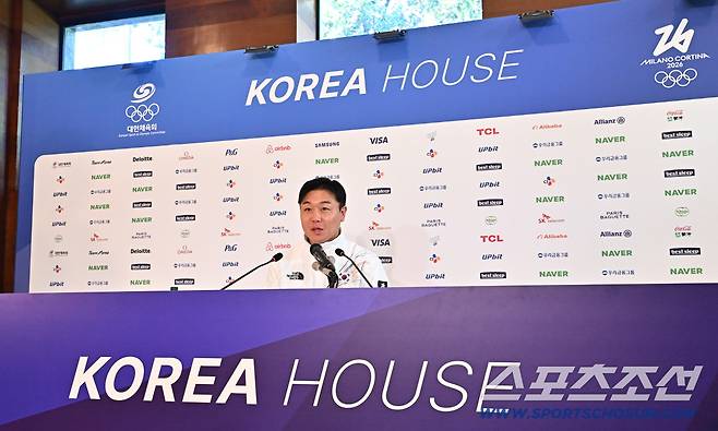 20일 이탈리아 밀라노 코리아하우스에서 IOC 선수위원으로 당선된 원윤종 기자회견이 열렸다. 기자들 질문에 답하는 원윤종 위원. 밀라노(이탈리아)=송정헌 기자songs@sportschosun.com/2026.02.20/