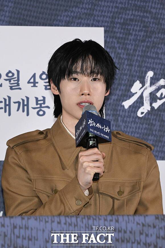 김민은 '왕과 사는 남자'에서 광천골 촌장 엄흥도의 아들 엄태산 역을 맡아 열연을 펼쳤다. 사진은 지난 1월 강남구 메가박스 코엑스에서 열린 영화 '왕과 사는 남자' 언론시사회 및 기자간담회에 참석해 취재진의 질의에 답하고 있는 모습. /송호영 기자