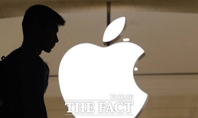 애플이 아동 성 착취물(CSAM) 유통을 막지 못했다는 혐의로 미국 주 정부에 피소됐다. /AP.뉴시스