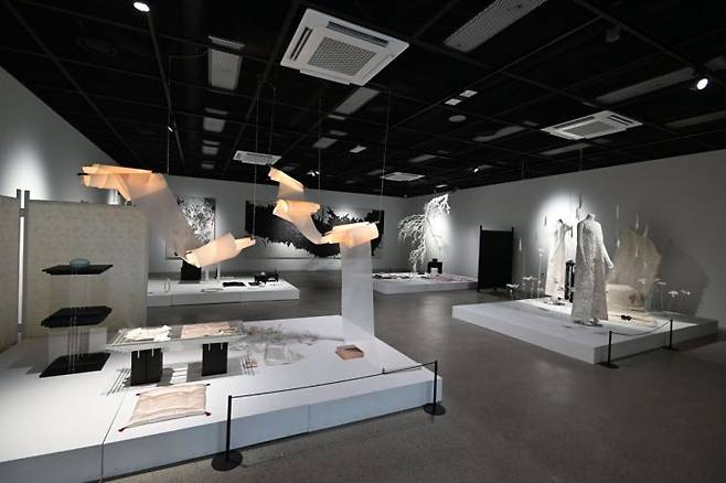 진주실크박물관 개관 기획전 사진