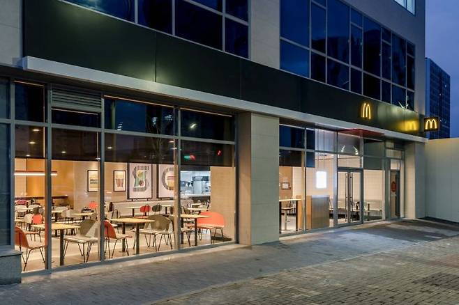 한국맥도날드가 19일 신규 오픈한 ‘파주운정교하점’ 전경. 한국맥도날드 제공.