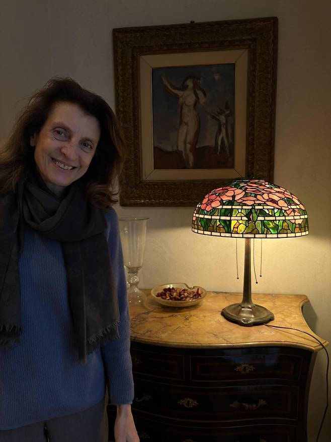 19일 밀라노 밀바 생가이자 예술재단 사무실에서 기자를 맞은 밀바의 딸 마르티나 코르냐티 씨.