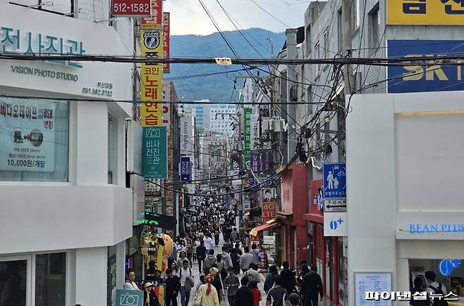 지난 2024년 9월 촬영한 주말의 부산대 대학로 상권 일대 풍경. 사진=변옥환 기자