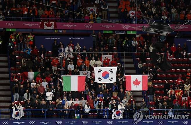 게양되는 태극기.연합뉴스