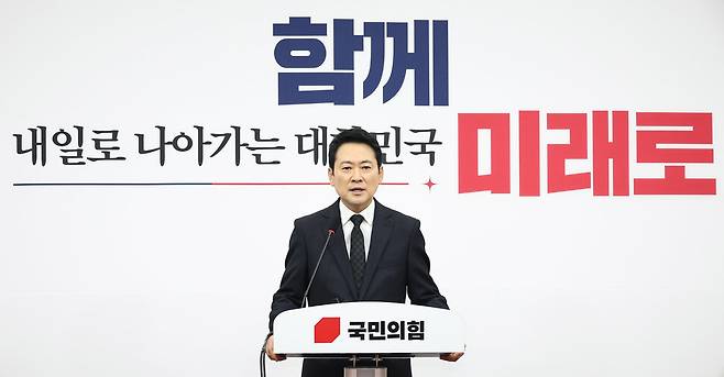 장동혁 국민의힘 대표가 20일 국회에서 입장발표 기자회견을 하고 있다. 윤운식 선임기자 yws@hani.co.kr