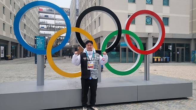밀라노·코르티나담페초 동계올림픽 현장에서 선거운동 중인 원윤종 후보. 사진 대한체육회