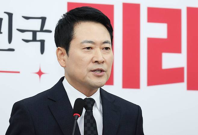 장동혁 국민의힘 대표가 20일 오전 국회에서 기자회견을 열고 윤석열 전 대통령 1심 선고와 관련 입장을 발표하고 있다. 임현동 기자