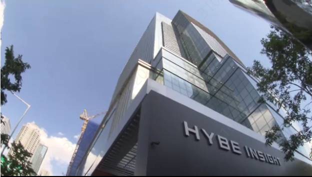 출처: KBS 뉴스 민희진, 풋옵션 소송 1심 승소…“하이브 256억 지급해야”