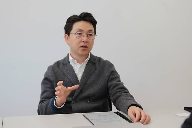 이명한 스패너 대표가 한국경제신문과의 인터뷰에서 자동화 솔루션을 설명하고 있다. 스패너 제공