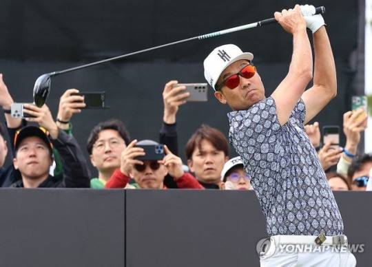 티샷하는 케빈 나 / 사진=연합뉴스