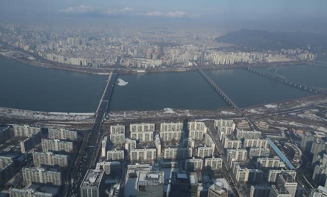 서울 송파구 롯데월드타워 서울스카이에서 바라본 서울아파트 전경. [한주형 기자]