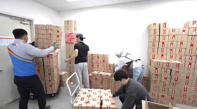 전국 각지로 배송되는 원조 '두바이 쫀득 쿠키'. MBC ‘전지적 참견 시점’ 제공