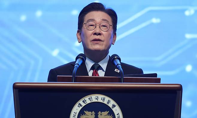 이재명 대통령이 20일 대전 유성구 카이스트(KAIST)에서 열린 학위수여식에서 축사를 하고 있다. 연합뉴스