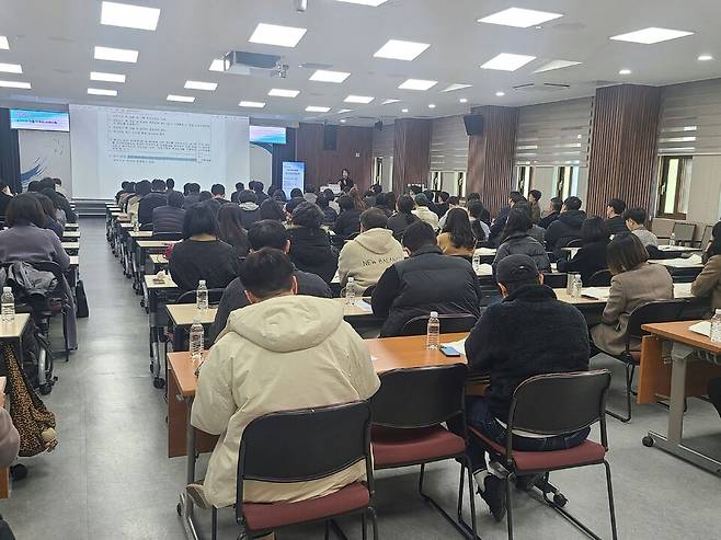 제주도교육청이 2월19일 대회의실에서 '2026 학생생활교육 업무담당자 전달 연수'를 진행하고 있다. ⓒ제주도교육청 제공