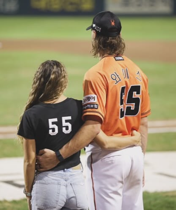 ▲ 한화 시절 낯선 환경에서 큰 환대를 잊지 않은 와이스는 이마이의 순조로운 팀 적응을 돕고 있다 ⓒ 헤일리 브룩 와이스 SNS