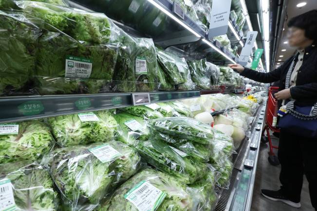 8일 서울의 한 대형마트 채소 판매대.(연합뉴스)