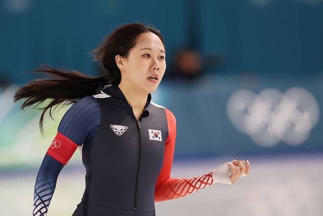 박지우가 21일(한국시간) 이탈리아 밀라노 스피드스케이팅 스타디움에서 열린 2026 밀라노-코르티나 동계올림픽 스피드스케이팅 여자 1500m 경기를 마치고 숨을 몰아 쉬고 있다. 사진 | 밀라노=연합뉴스