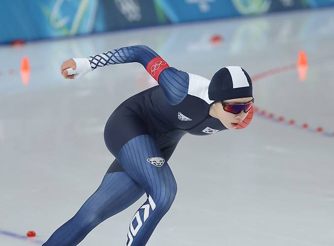 임리원이 21일(한국시간) 이탈리아 밀라노 스피드스케이팅 스타디움에서 열린 2026 밀라노-코르티나 동계올림픽 스피드스케이팅 여자 1500m 경기에 임하고 있다. 사진 | 밀라노=연합뉴스