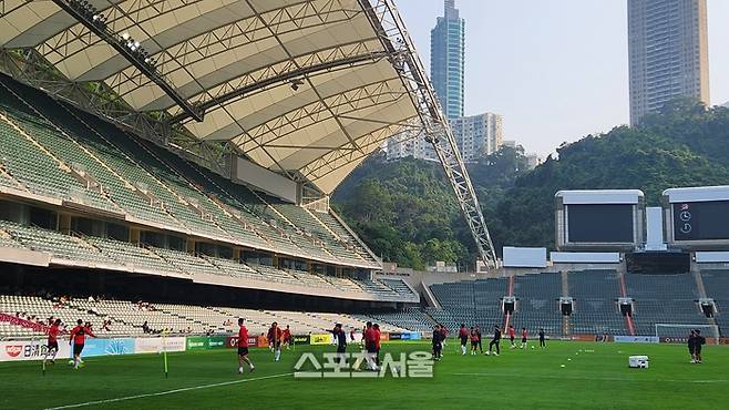 홍콩 스타디움에서 훈련하는 서울.